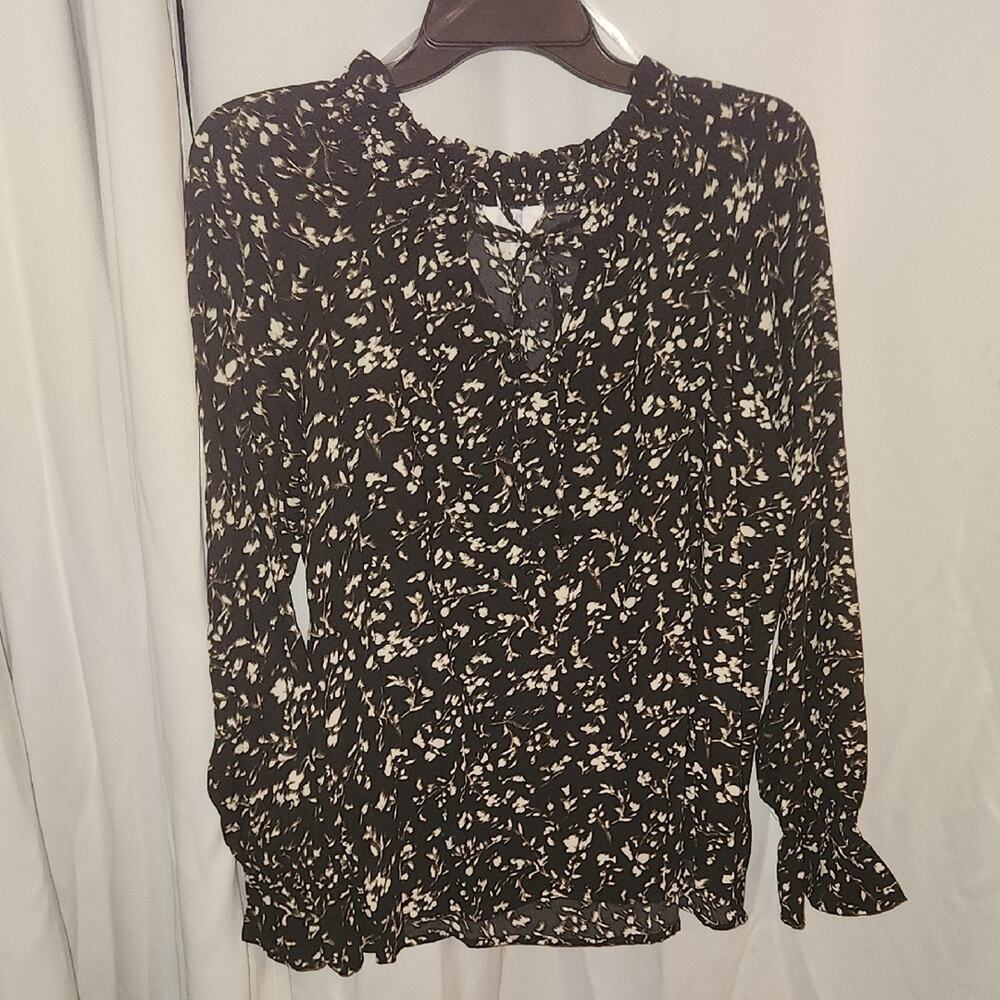 🚨2/$25 or 5/$50🚨Time and Tru Black and Cream Floral Blouse
